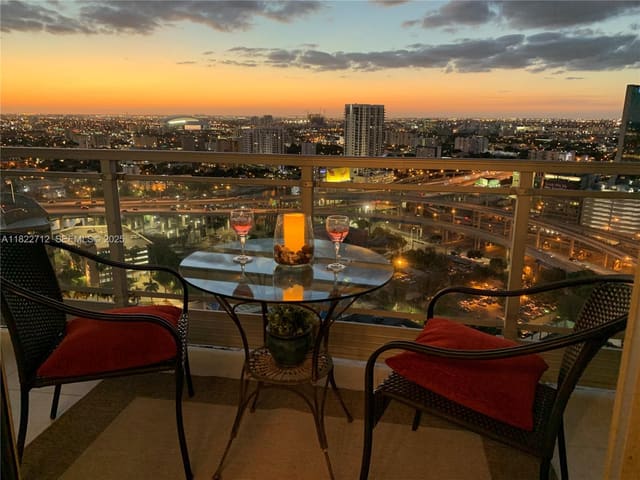90 SW 3rd Street 3010, Miami, FL 33130