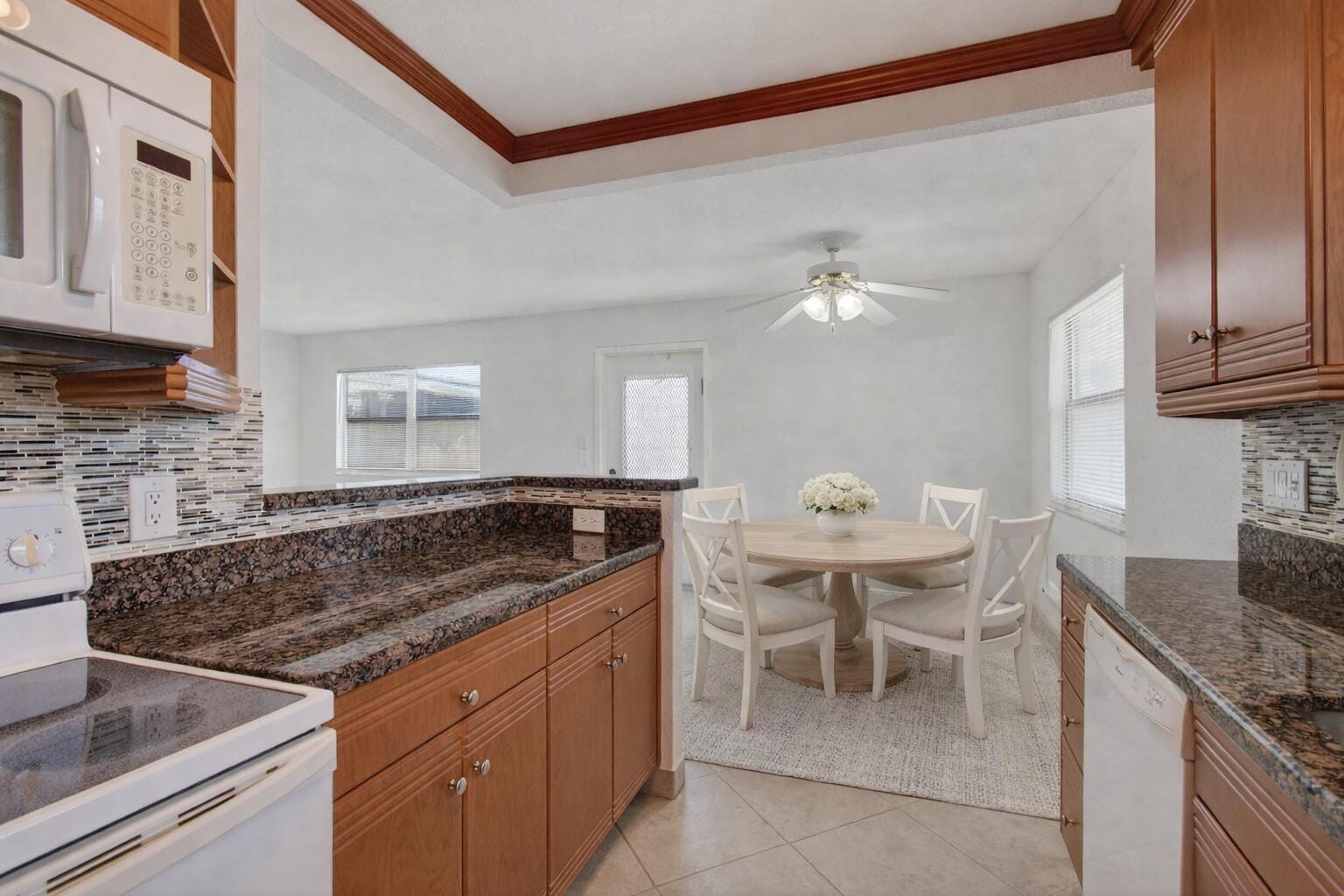 228 Brittany E — photo 2