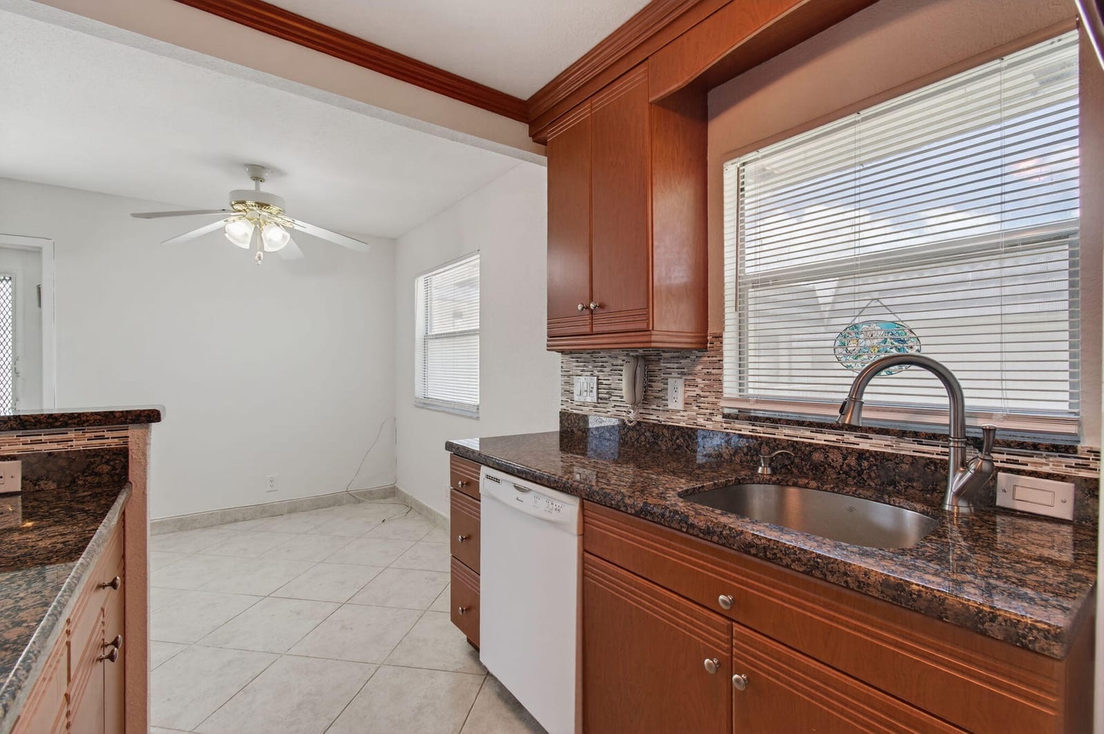 228 Brittany E — photo 8