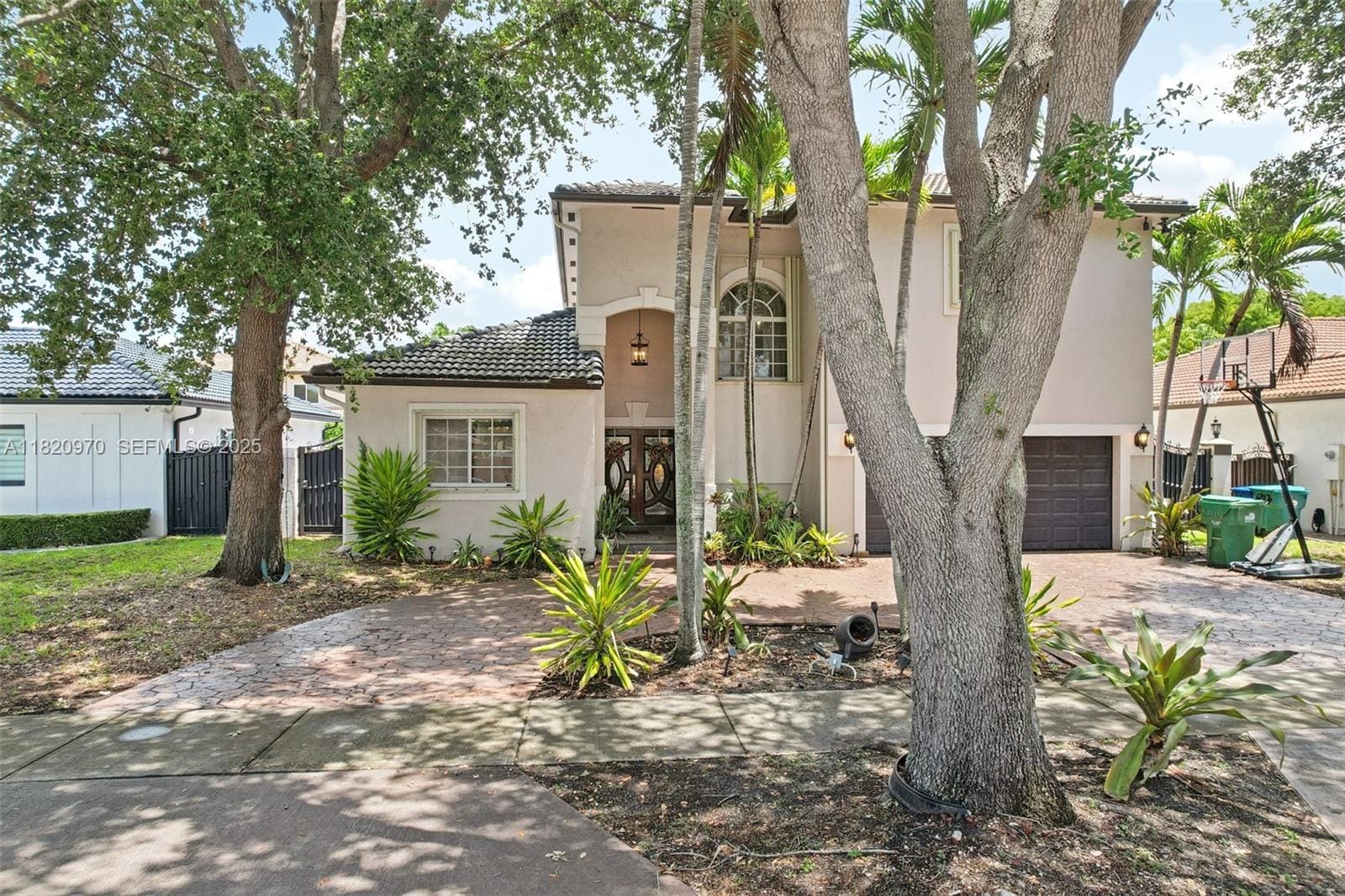 8981 NW 166th Terrace, Miami Lakes, FL 33018 photo 2