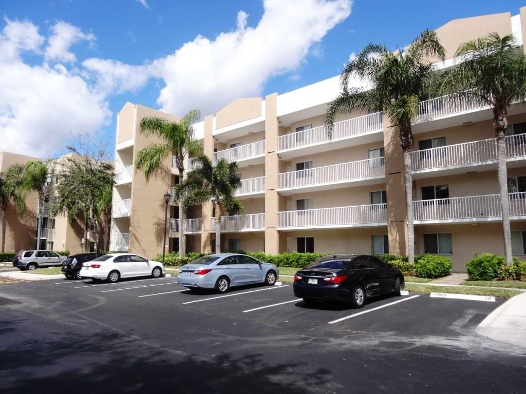 9537 Weldon Circle I201, Tamarac, FL 33321