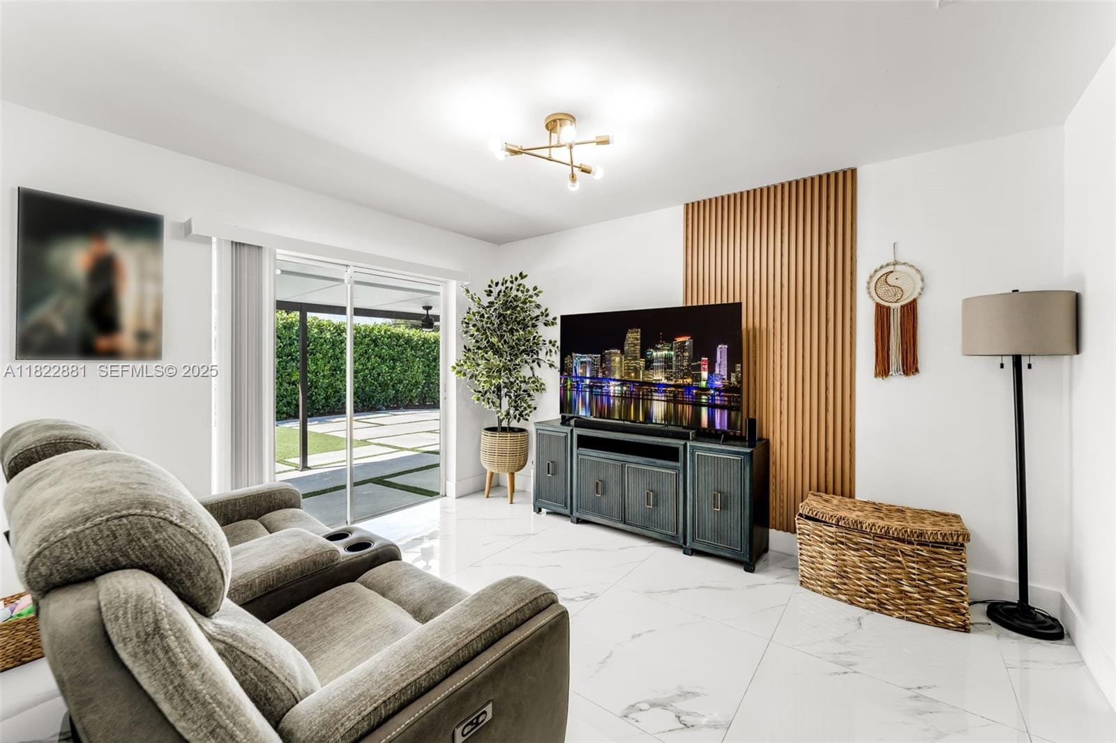 9120 Cutler Ridge Drive — photo 1