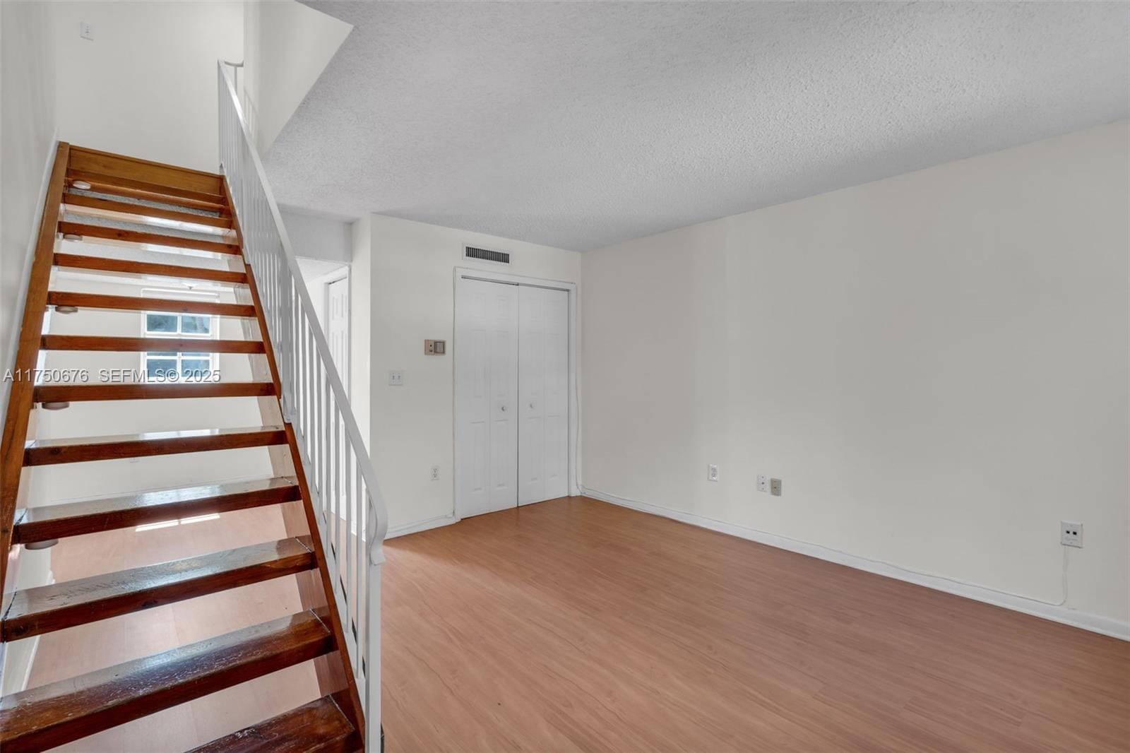 29 Santillane Avenue 7 — photo 5