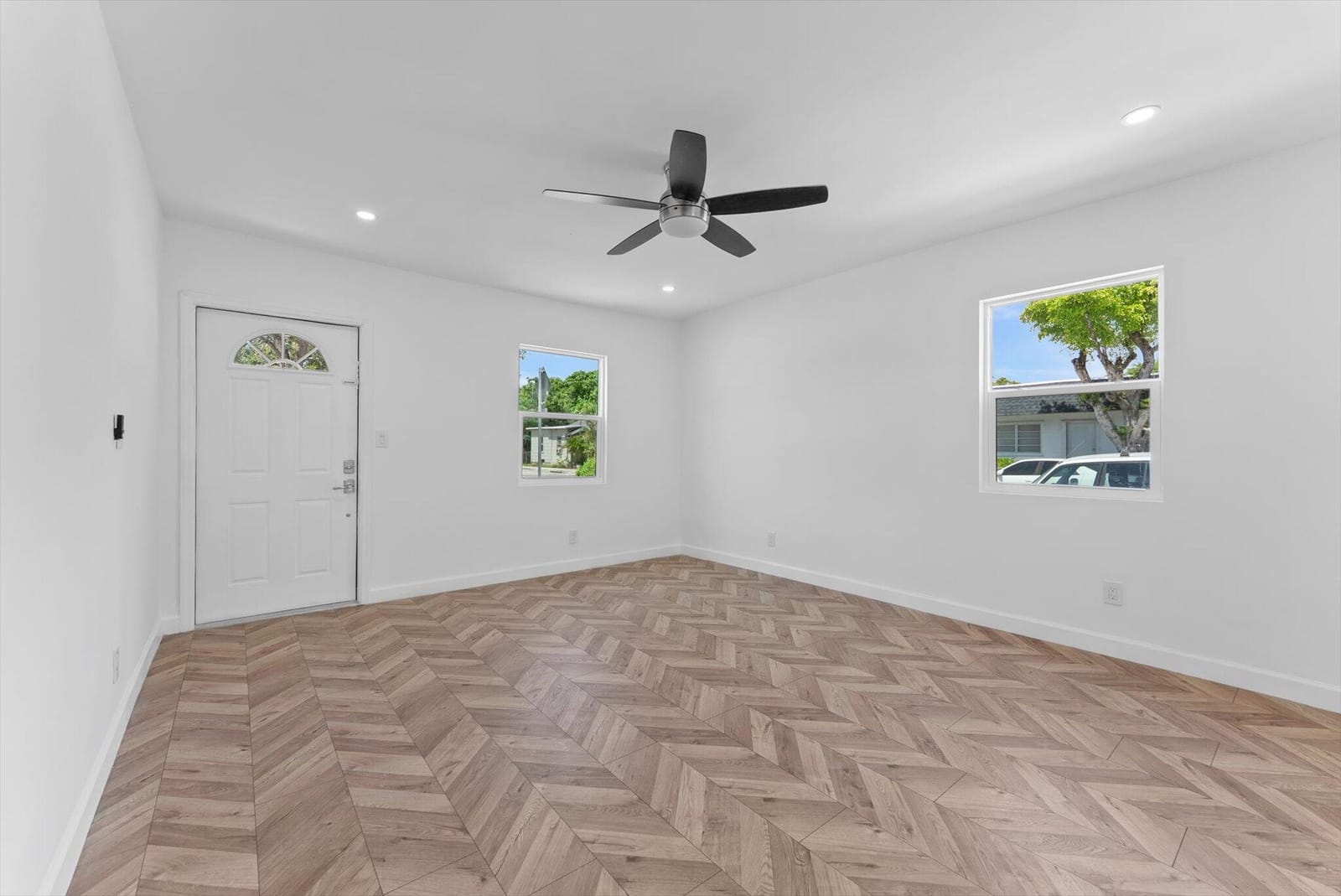 1420 Lake Avenue — photo 3