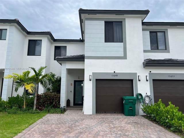 13649 SW 157th Place, sold in Century Gardens South, Miami, FL
