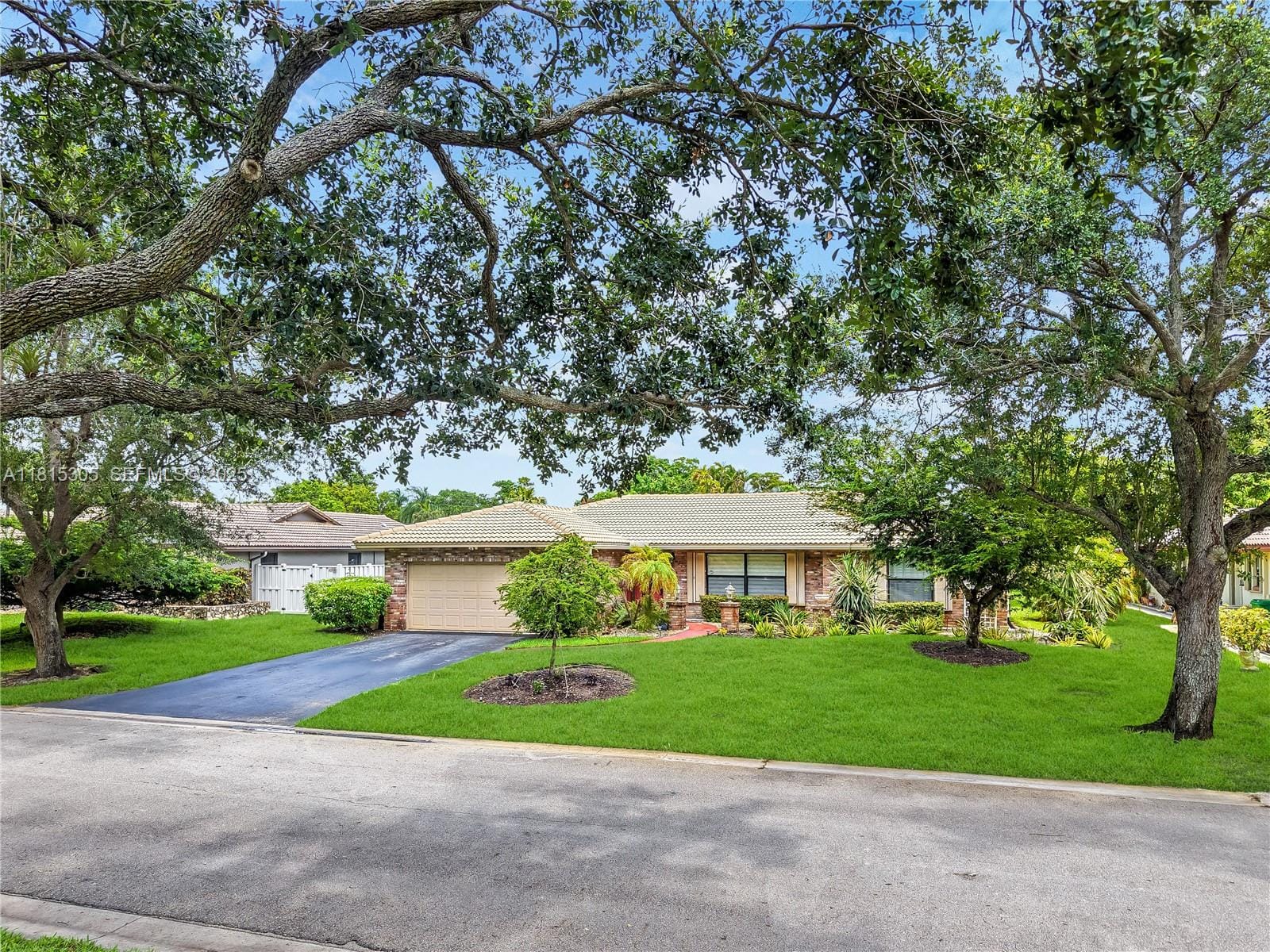 639 NW 101st Terrace, Coral Springs, FL 33071