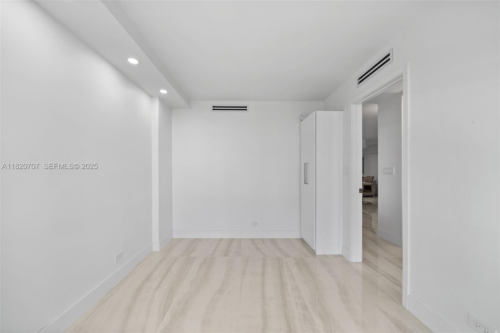 230 174th Street 1119, Sunny Isles Beach, FL 33160 photo 23