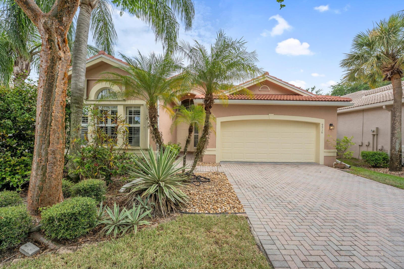 9916 E Tallyrand Drive, Lake Worth, FL 33467