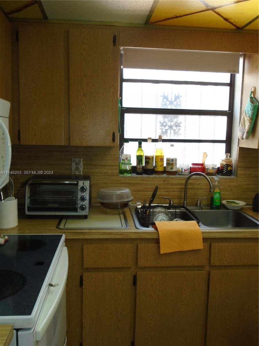 158 NW 18th Court, Miami, FL 33125 photo 5