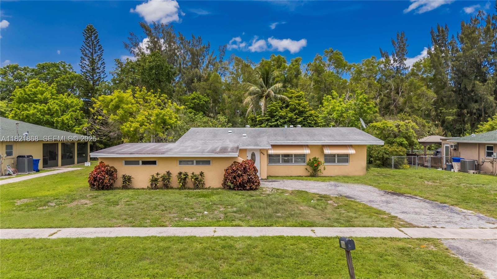 886 Camellia Drive, Royal Palm Beach, FL 33411