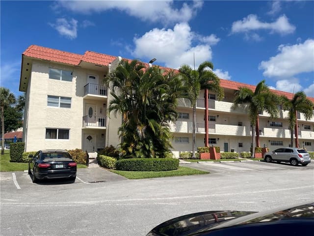 9410 N Hollybrook Lake Drive 310, Hollybrook Golf & Tennis, Pembroke Pines, FL