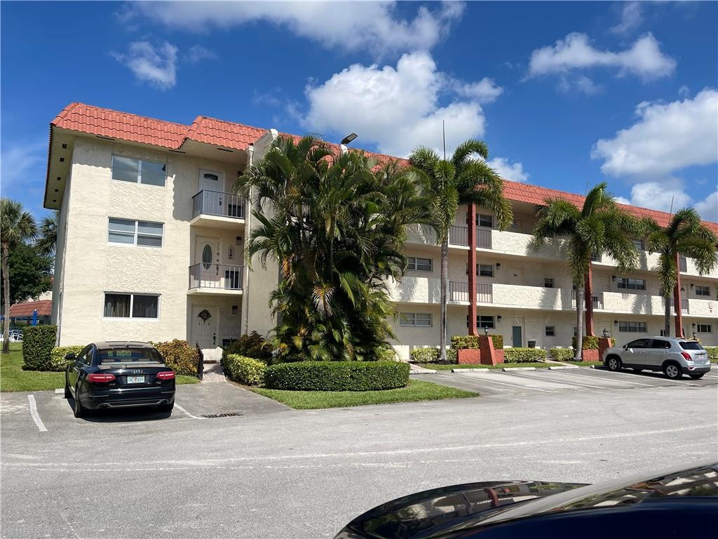 9410 N Hollybrook Lake Drive 310, Pembroke Pines, FL 33025, Pembroke Pines