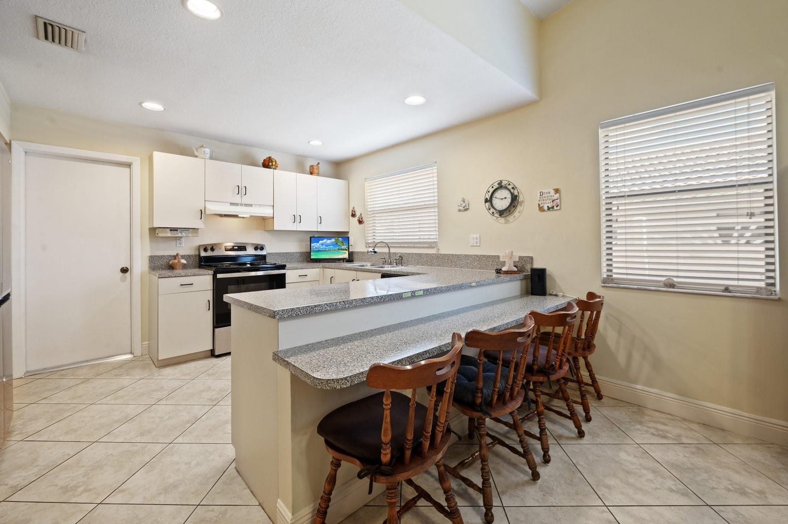 6341 Gauntlet Hall Lane, Davie, FL 33331 photo 13
