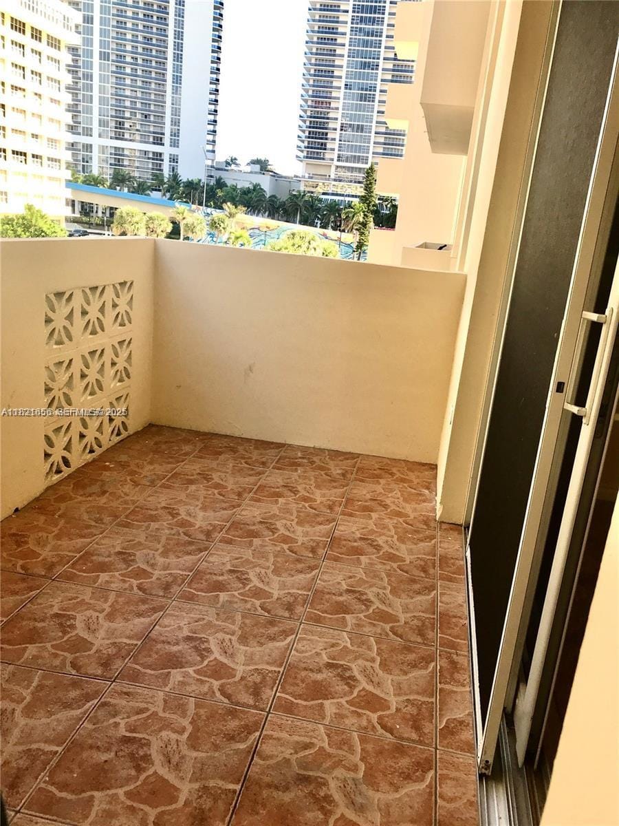 1833 S Ocean Drive 305 — photo 10