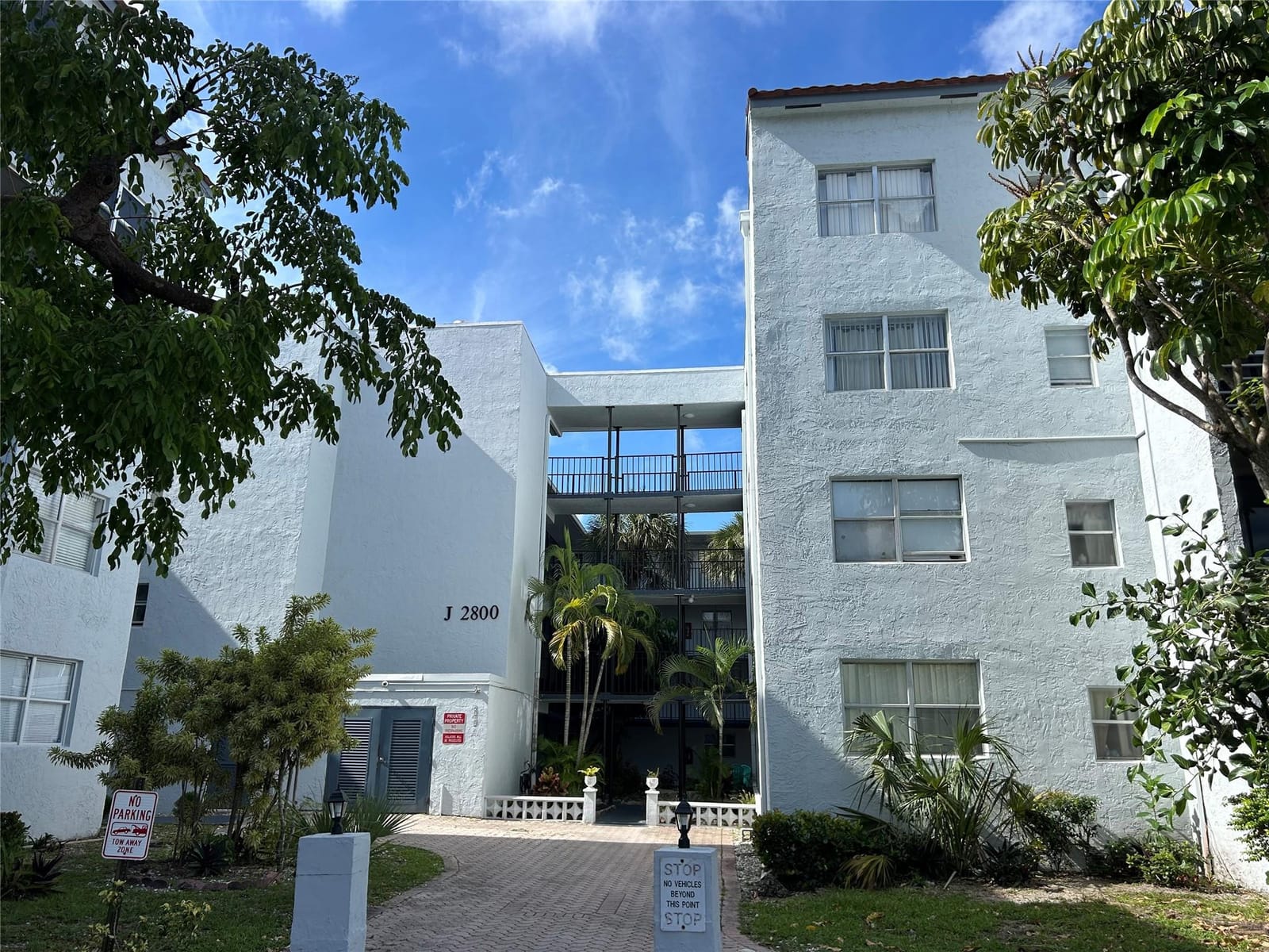 2800 Somerset Drive 109J — photo 2