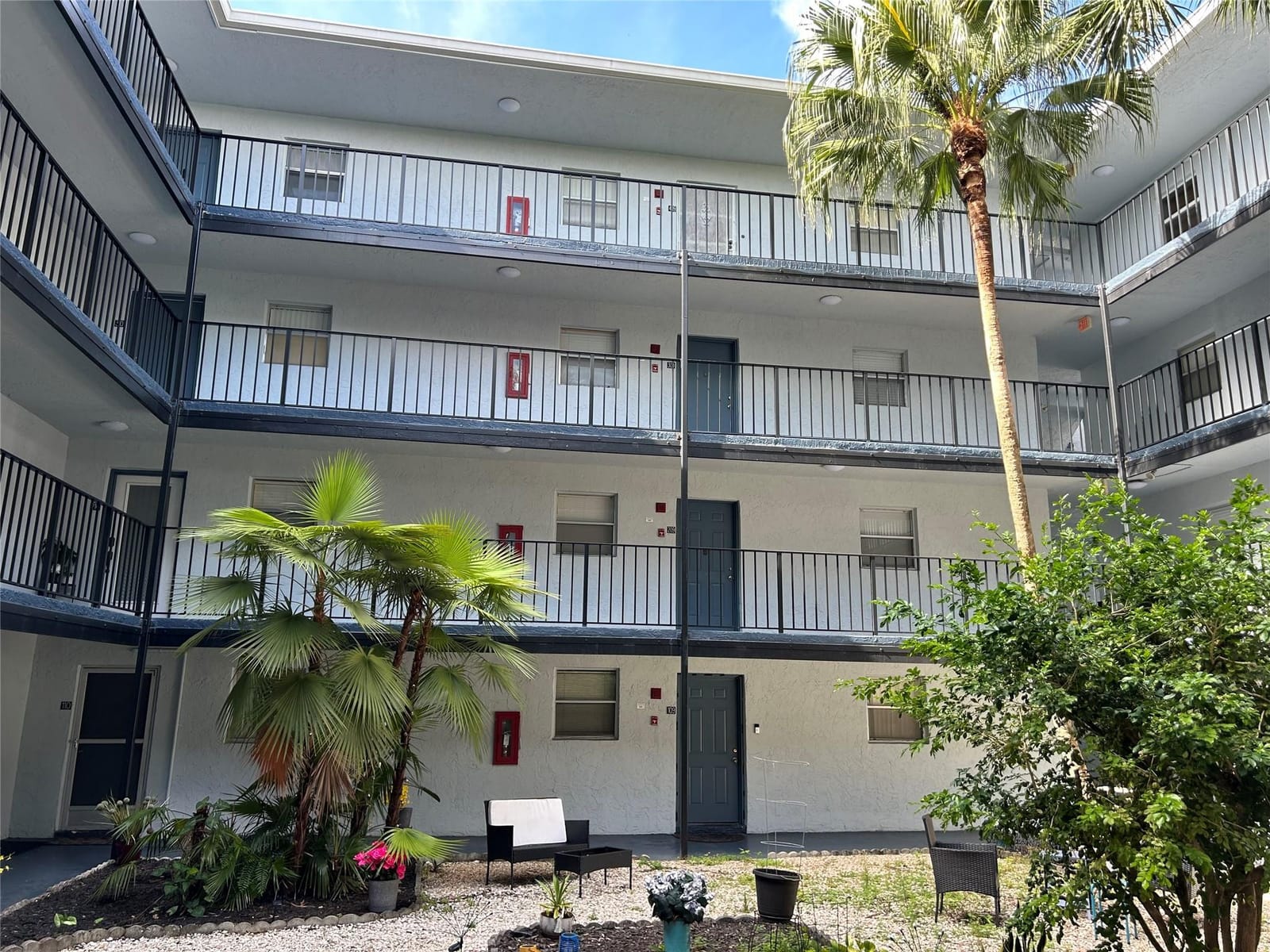 2800 Somerset Drive 109J — photo 3
