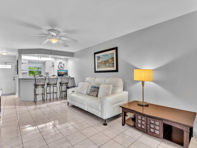 9855 Sandalfoot Boulevard 320, sold in Sandalfoot Blvd Apts Condo, Boca Raton, FL