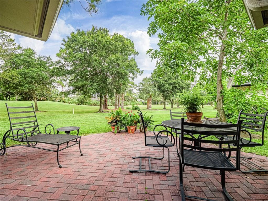102 Prestwick Circle, Vero Beach, FL 32967 photo 4