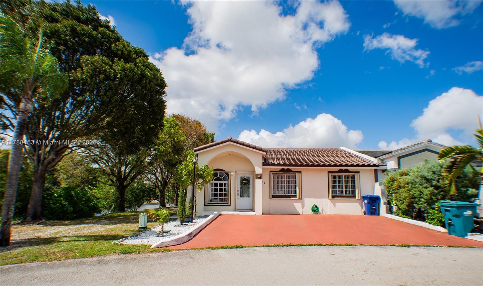 7689 NW 180th Terrace, Hialeah, FL 33015