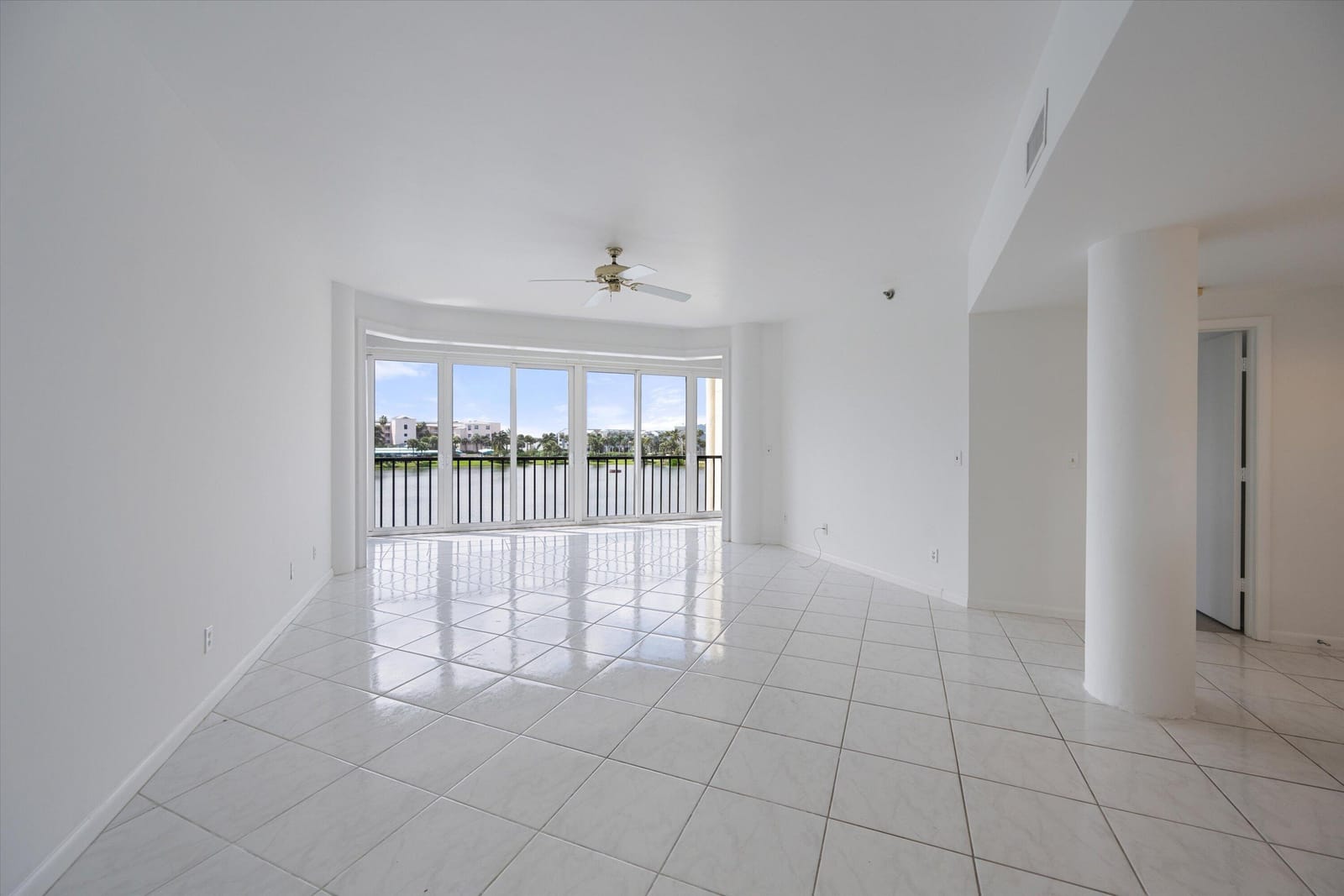 221 NE Plantation Road 303 — photo 11