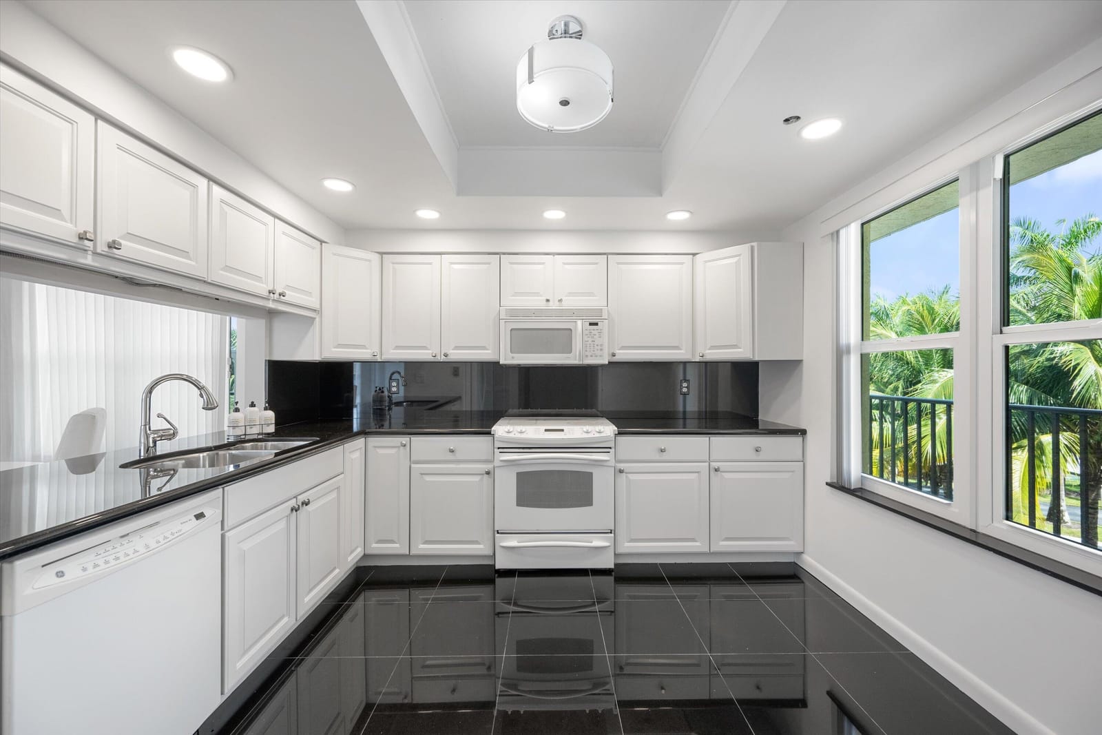 221 NE Plantation Road 303, Stuart, FL 34996 photo 16