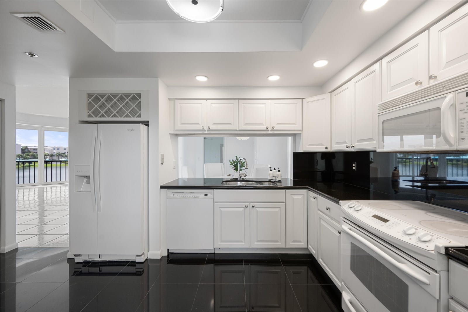 221 NE Plantation Road 303, Stuart, FL 34996 photo 17