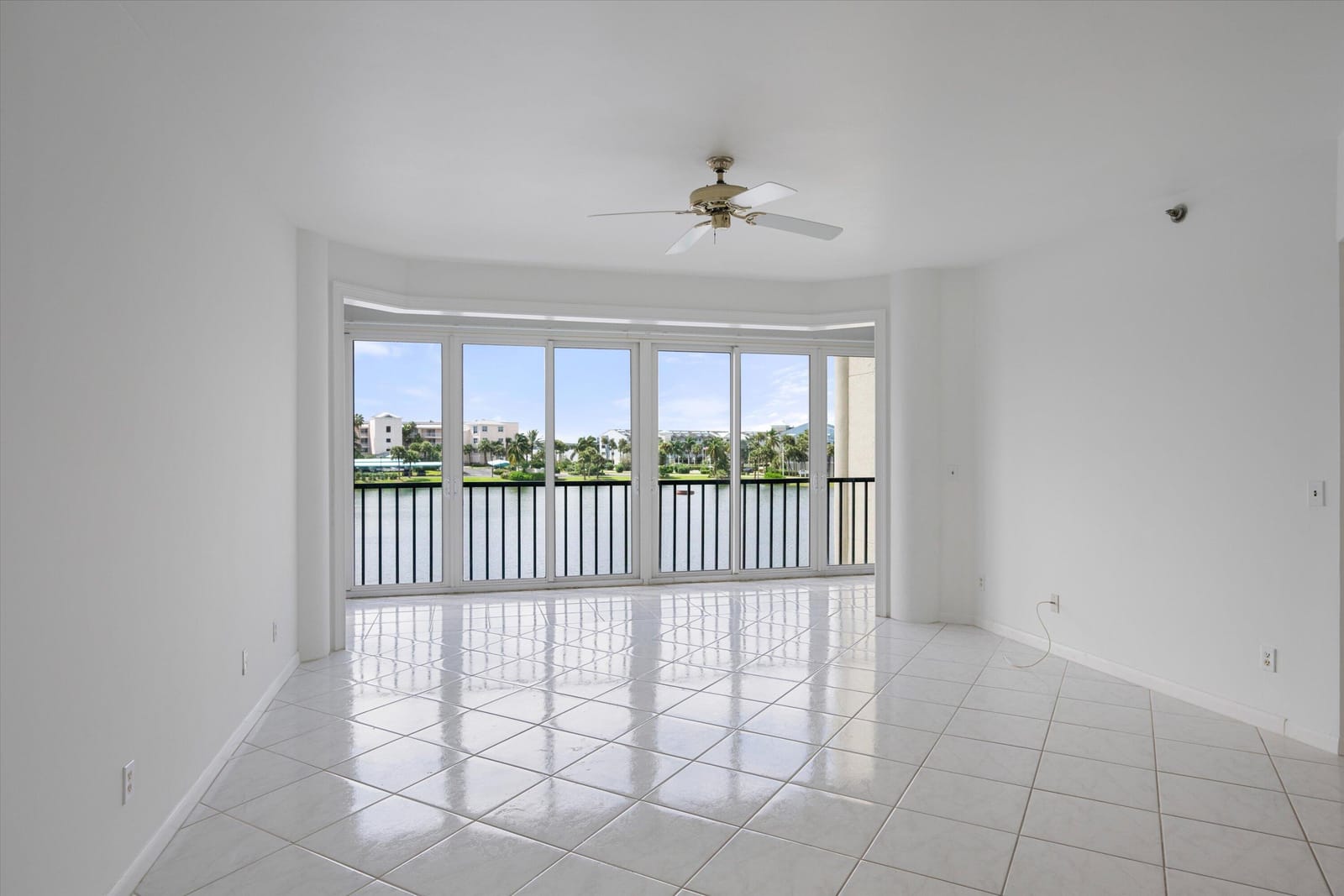221 NE Plantation Road 303 — photo 9
