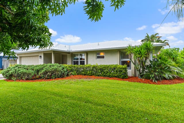 2060 NE Hoya Calle, sold in Jensen Park Estates, Jensen Beach, FL