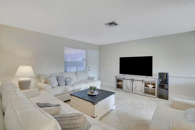 222 SW 1st Street H-7, sold in Parkway Gardens, Pompano Beach, FL