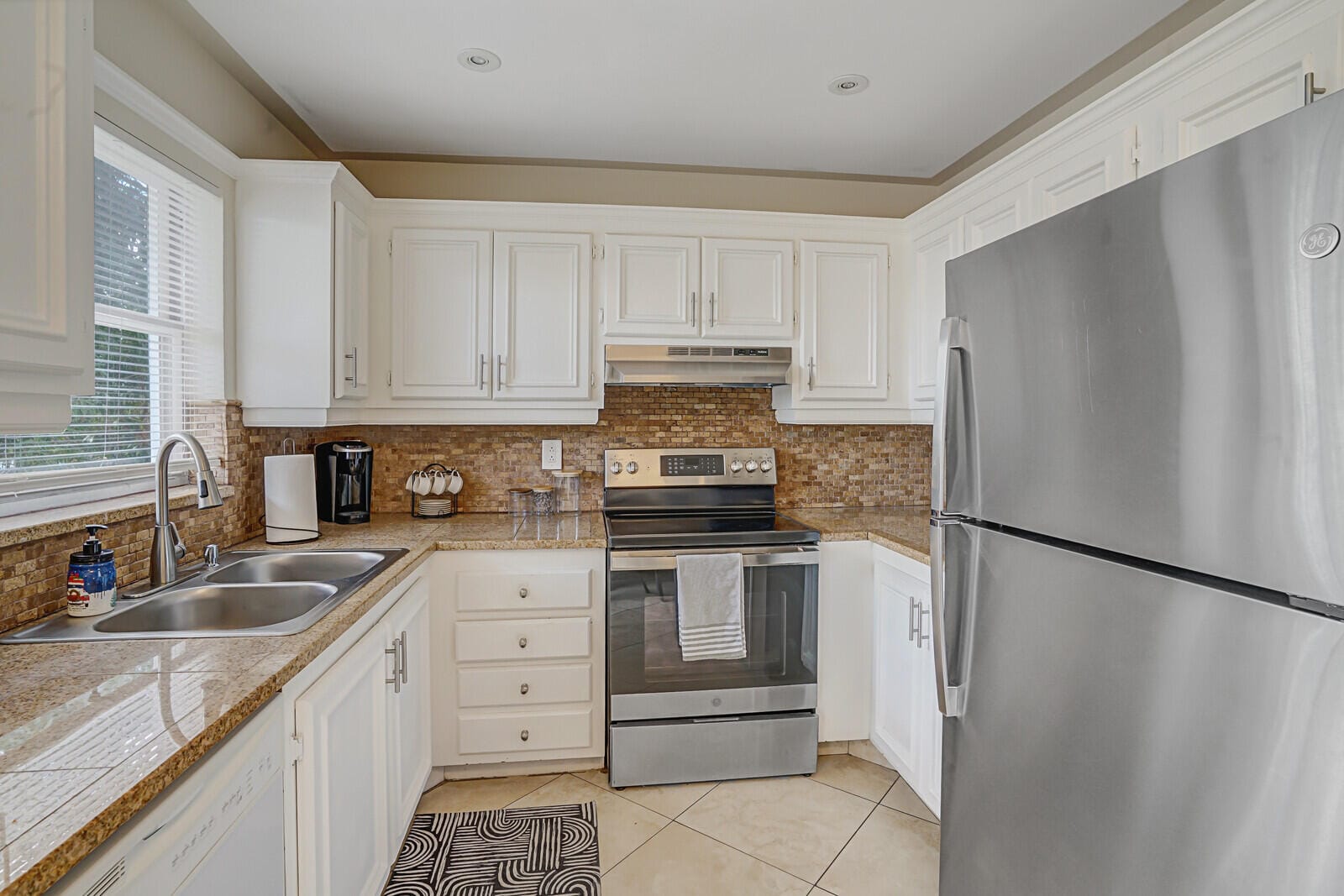 222 SW 1st Street H-7, Pompano Beach, FL 33060 photo 5