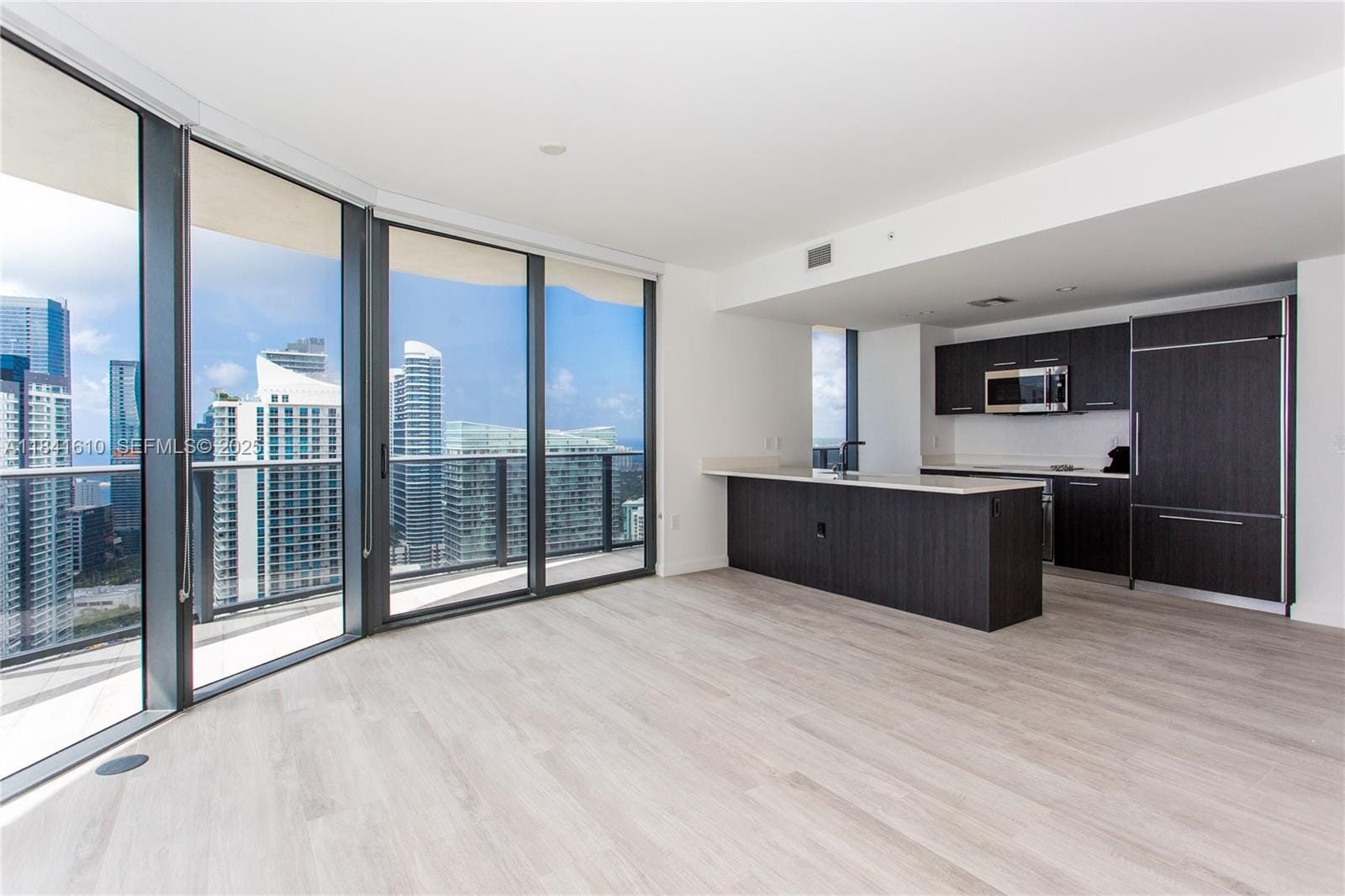 45 SW 9th Street 3803, Miami, FL 33130 photo 2