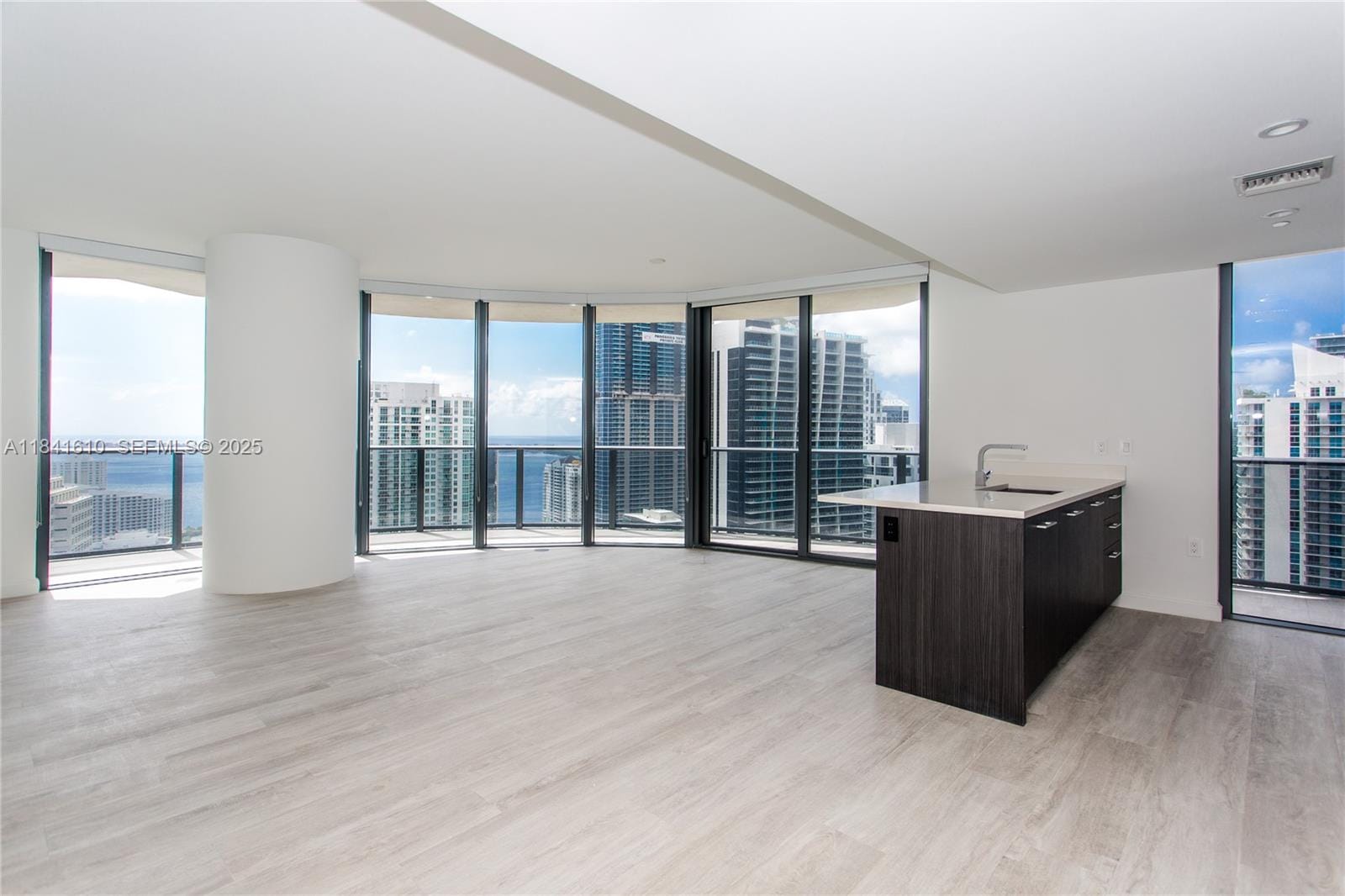 45 SW 9th Street 3803, Miami, FL 33130 photo 4