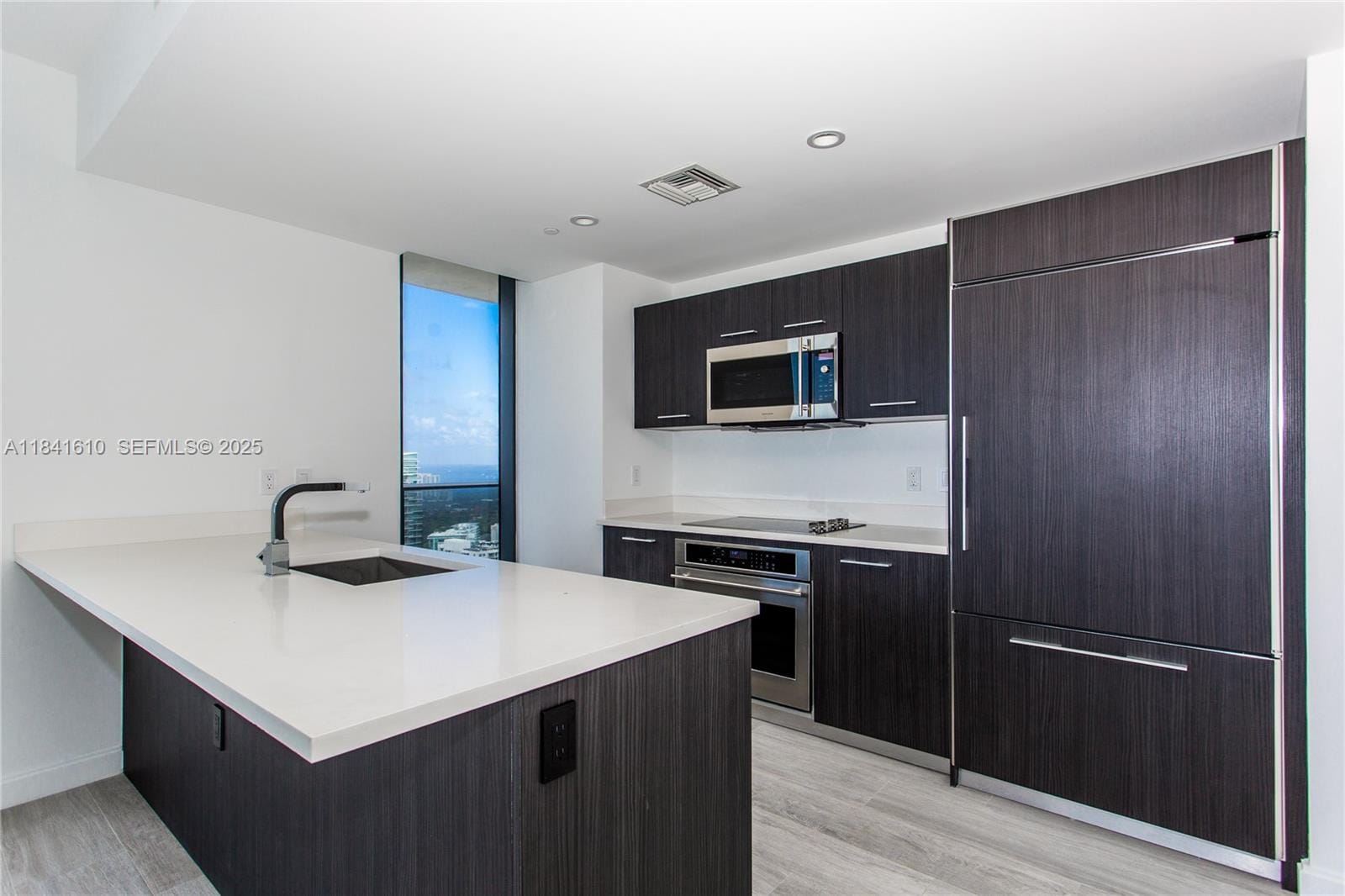 45 SW 9th Street 3803, Miami, FL 33130 photo 5
