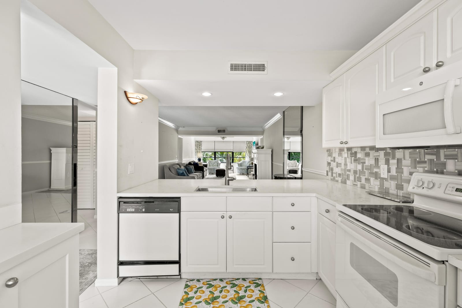 6073 Balboa Circle 303, Boca Raton, FL 33433 photo 4