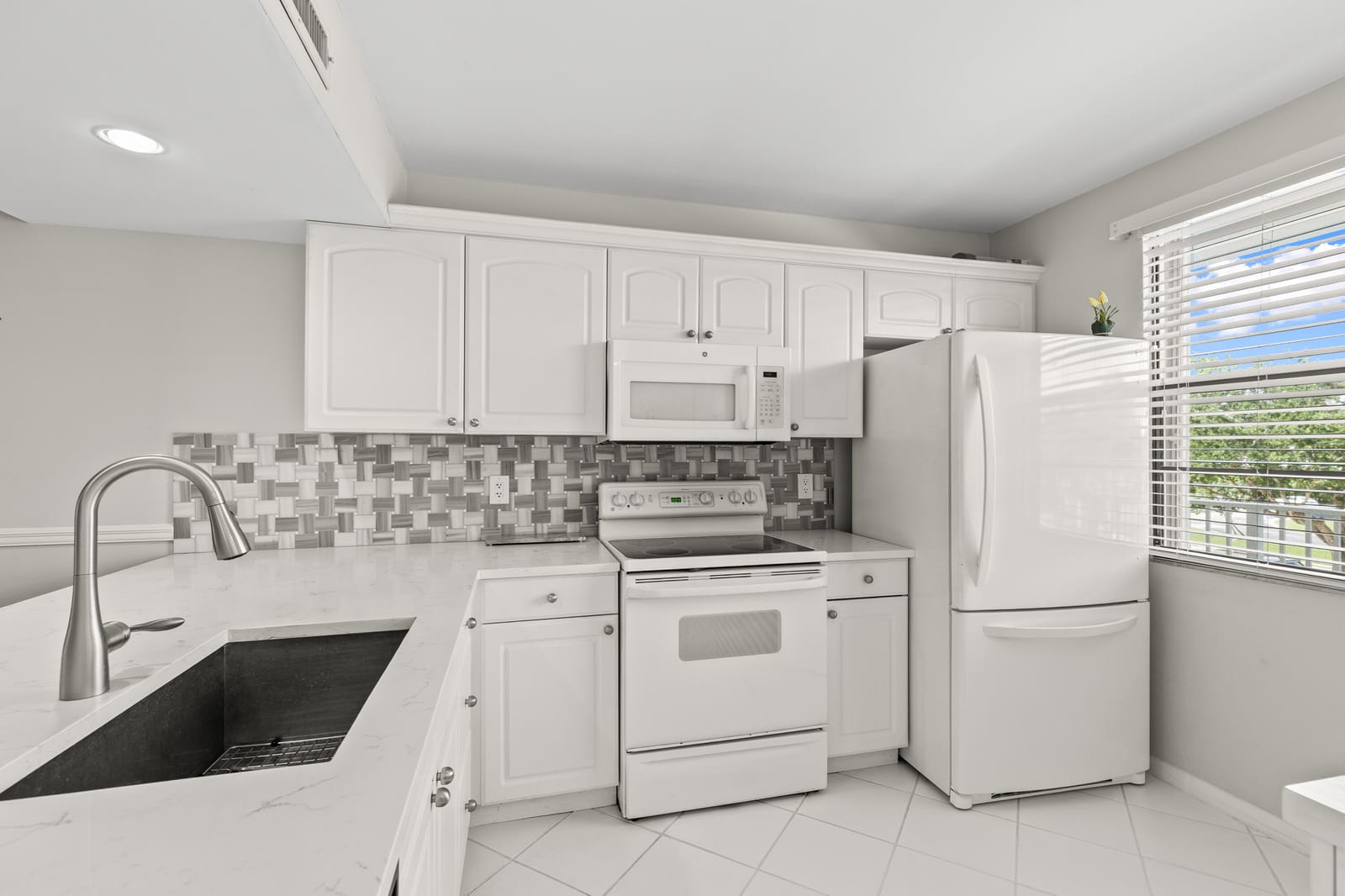 6073 Balboa Circle 303, Boca Raton, FL 33433 photo 6