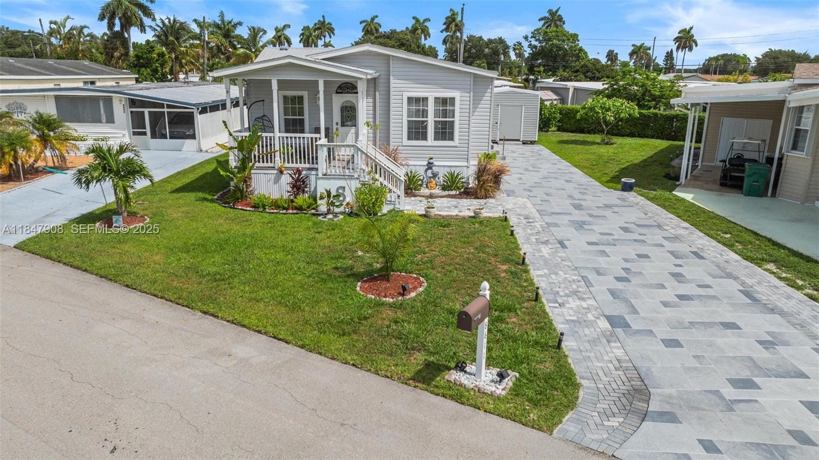 8611 SW 20th Street, Davie, FL 33324