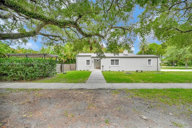 295 De Leon Drive, sold in Rev Pl Sec 2 Cc Estates, Miami Springs, FL