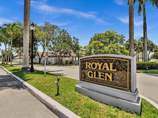 10165 SW 139th Place, sold in Royal Glen, Miami, FL