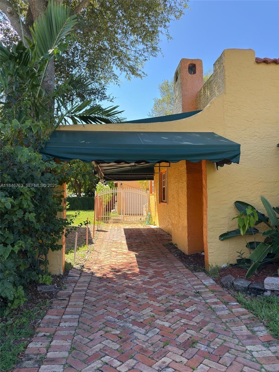 537 Glen Way, Miami Springs, FL 33166 photo 2