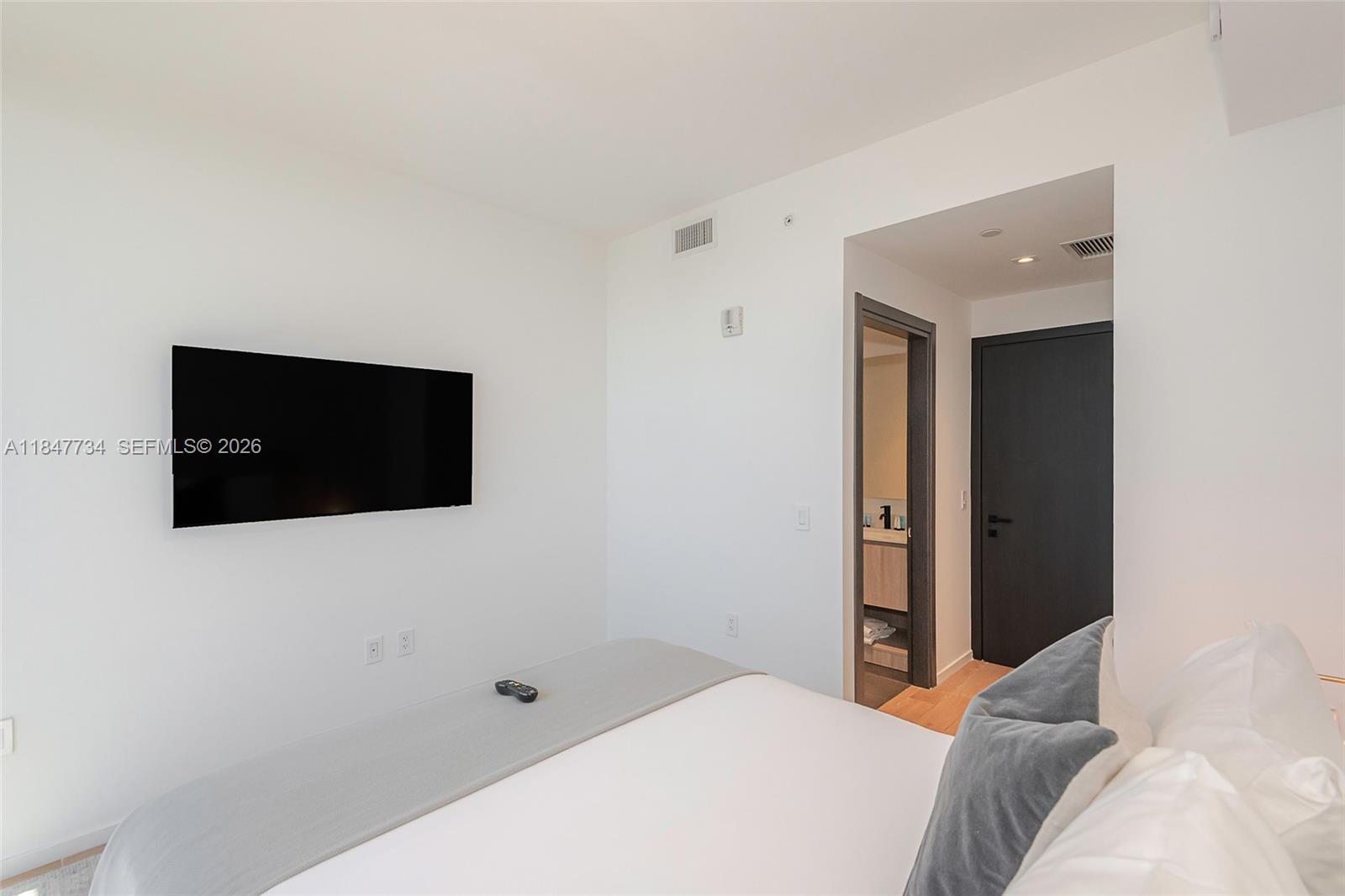 398 NE 5th Street 4417, Miami, FL 33132 photo 24