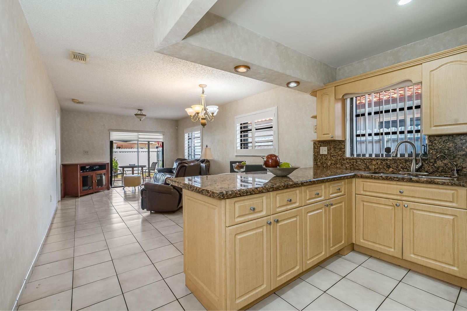 6562 W 22nd Court, Hialeah, FL 33016 photo 6