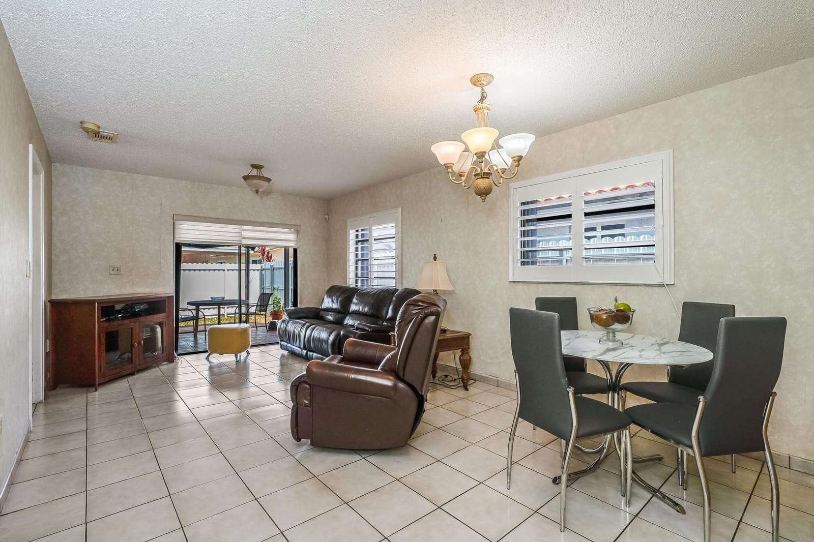 6562 W 22nd Court, Hialeah, FL 33016 photo 7
