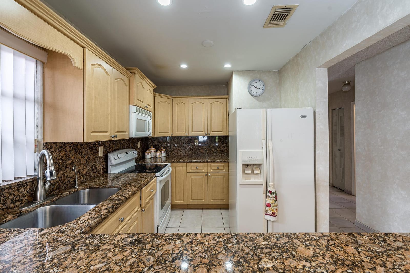 6562 W 22nd Court, Hialeah, FL 33016 photo 8