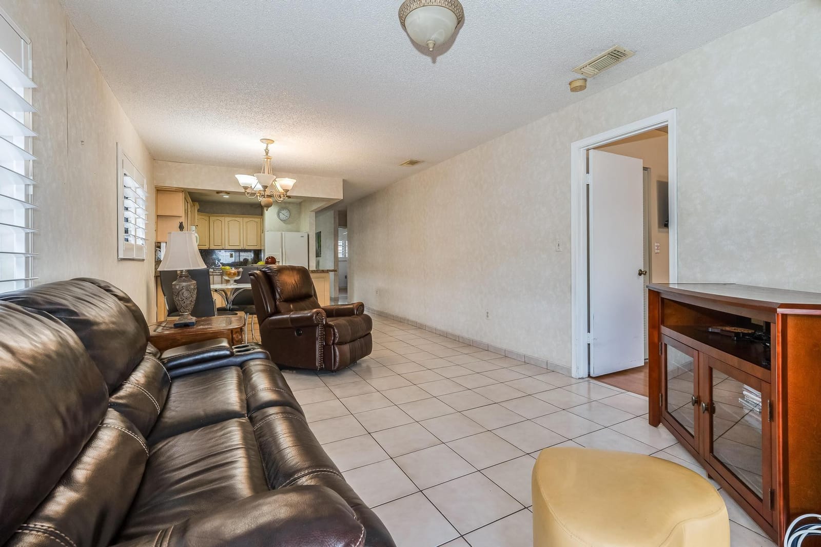 6562 W 22nd Court, Hialeah, FL 33016 photo 9