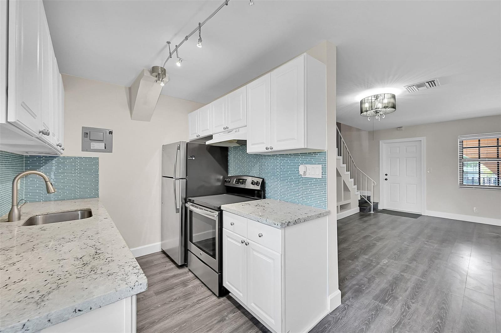 905 NE 28th Street 202, Wilton Manors, FL 33334