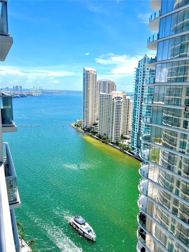 300 S Biscayne Boulevard T-2902, sold in Met 1 Condo, Miami, FL