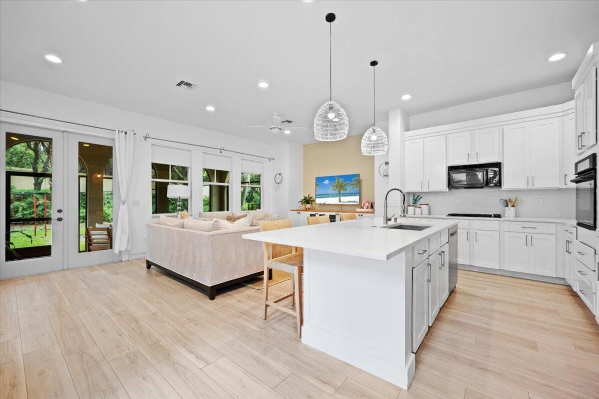 866 Taft Court, Palm Beach Gardens, FL 33410