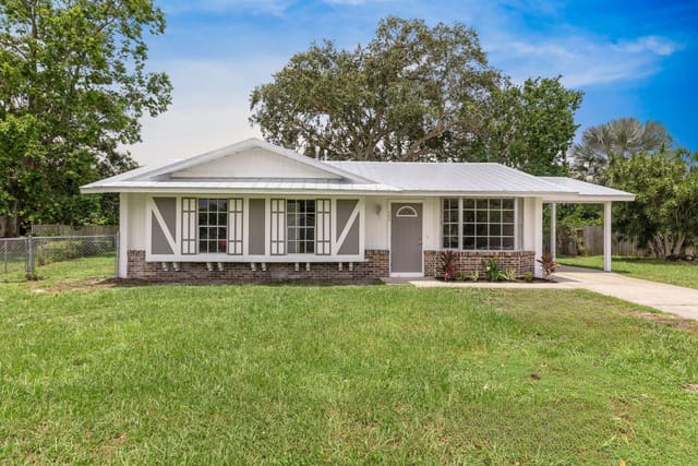 264 NE Ardsley Drive, Port St. Lucie, FL 34983