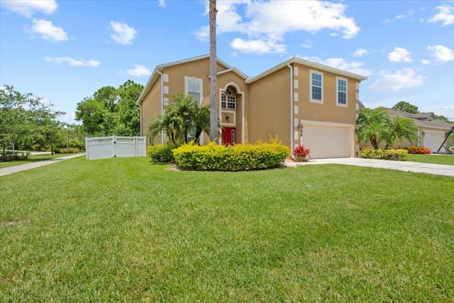 5098 NW Fiddle Leaf Court, Port St. Lucie, FL 34986
