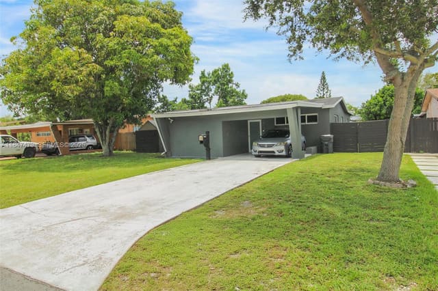 7440 Farragut Street, Hollywood, FL 33024